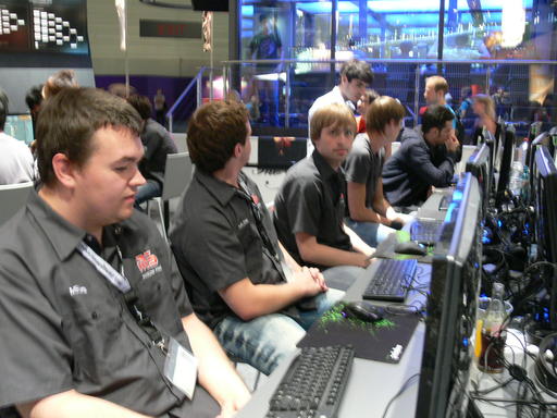 DOTA 2 - GamesCom 2011: Итоги турнира, награждение и фото отчет